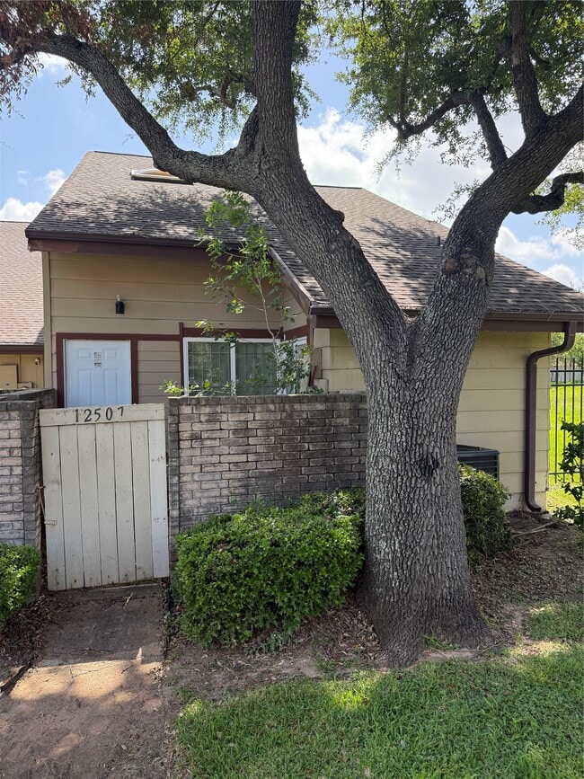 Building Photo - 12507 Newbrook Dr