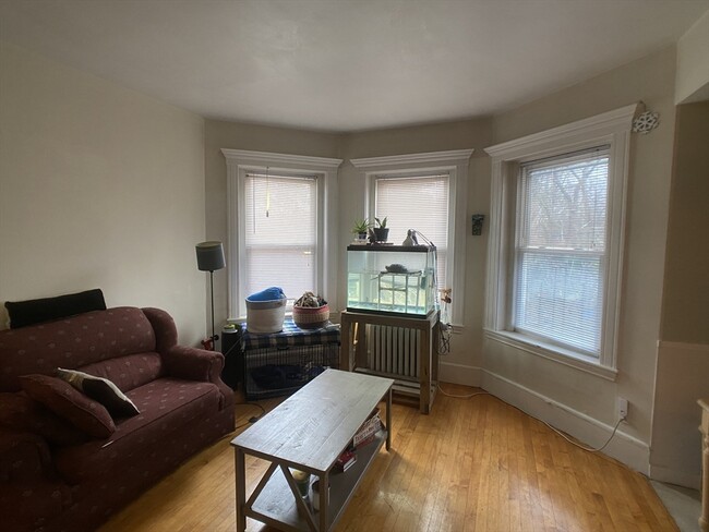 Building Photo - 590 Centre St