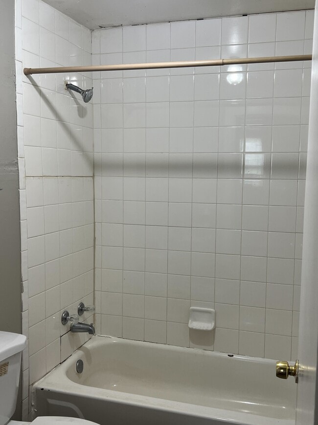 Building Photo - 812 31st Ave N