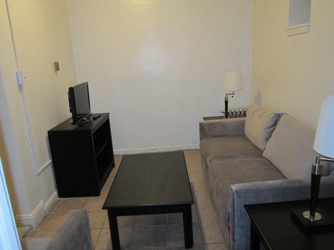 cozy livingroom - 2937 Dewitt Pl