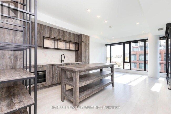 Building Photo - 505 Richmond St W