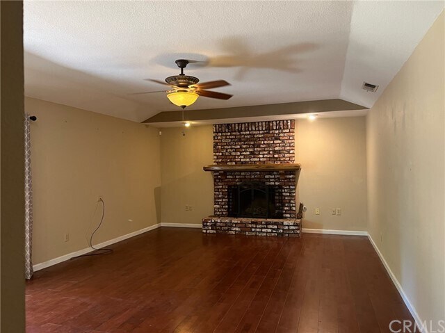 Building Photo - 402 Mainberry Dr