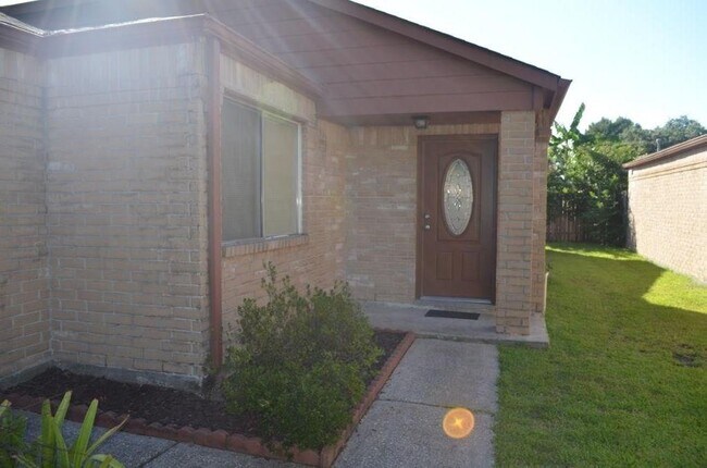 Building Photo - 2474 Falls Church Dr