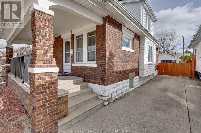 Building Photo - 1444 Bernard Rd