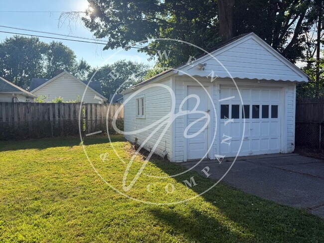 Foto del edificio - Close to University of Toledo 4 bedroom 2 bathroom home.