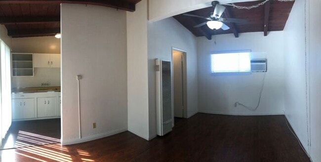 Building Photo - Charming Pet-Friendly Studio in Norwalk - ...