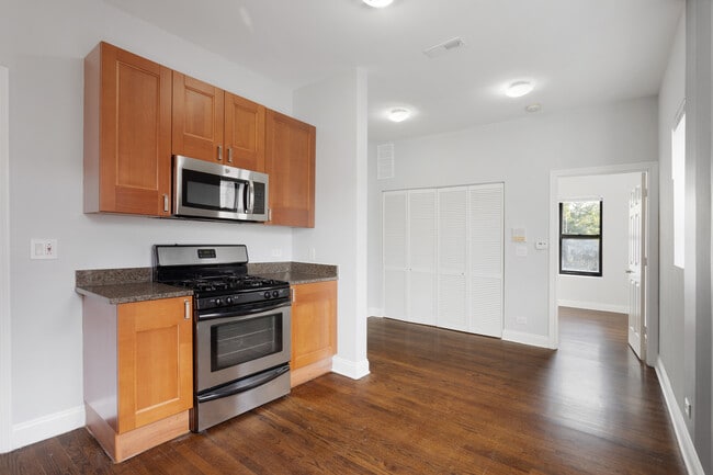 Building Photo - 7526 N Seeley Ave