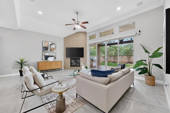 Building Photo - 13900 Tyburn Trail