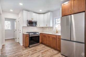 Building Photo - 823 S 17th St