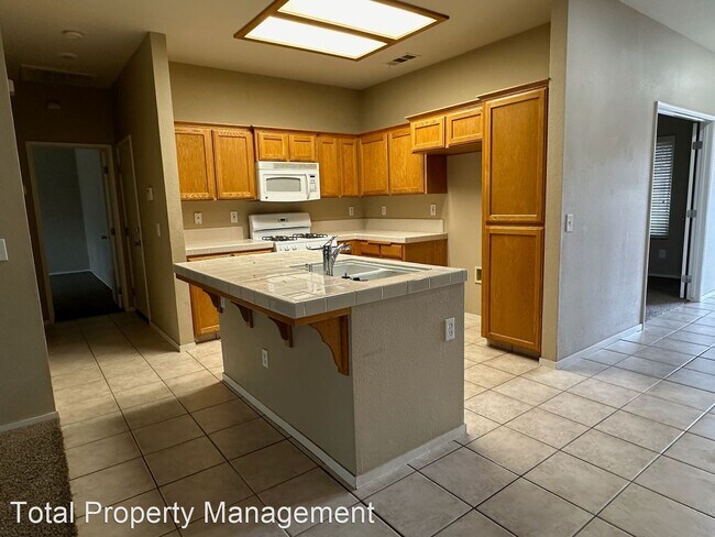 Building Photo - 3 br, 2 bath House - 3939 S. Oak View St.