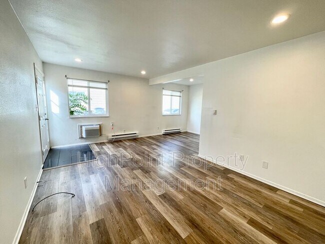 Building Photo - 322 21st Ave