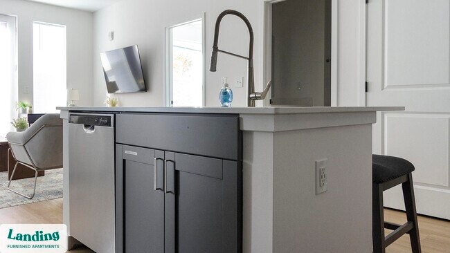 Foto del edificio - 650 N Main St