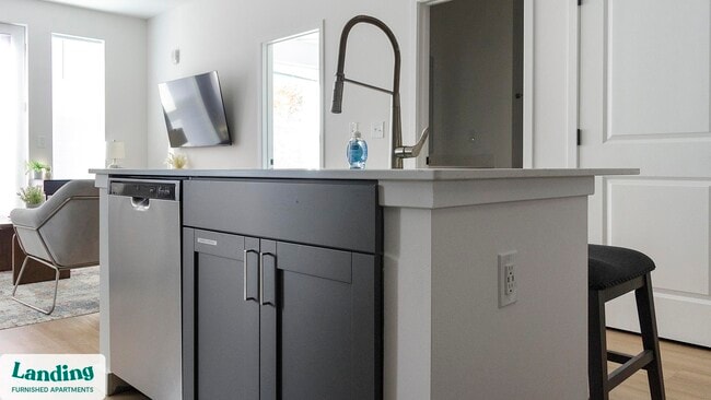 Building Photo - 650 N Main St