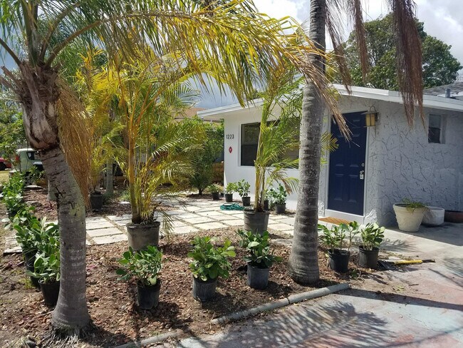 Foto del edificio - 1223 NE 18th Ave