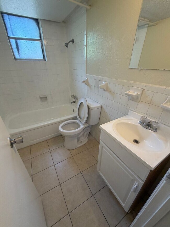 Foto del edificio - 2. Bedroom apt with all utilities paid