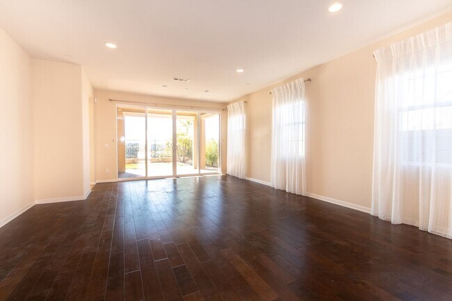 Foto del edificio - 4 Bed / 2.5 Bath Home with Premium Panoram...