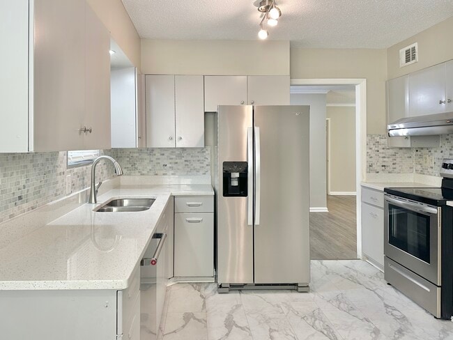 Building Photo - 141 N White Station Rd