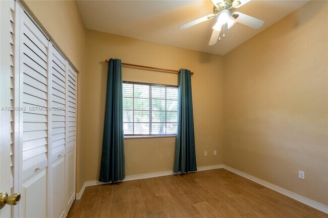 Foto del edificio - 3073 SW 140th Ave