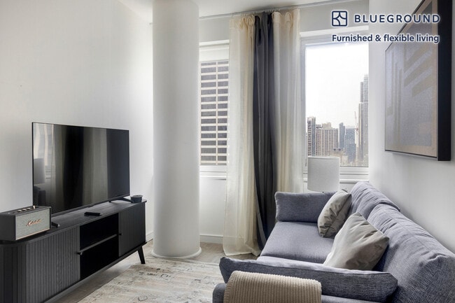 Building Photo - 70 W 45th St