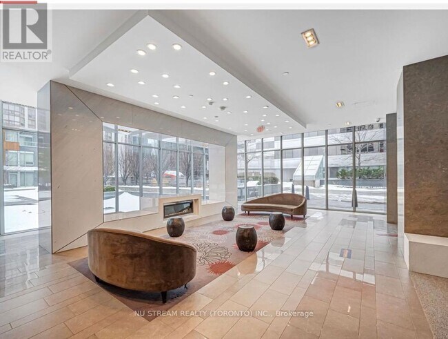 Photo du bâtiment - 88 Sheppard Ave E