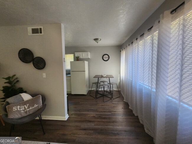 Foto del edificio - 917 Oakview Ave