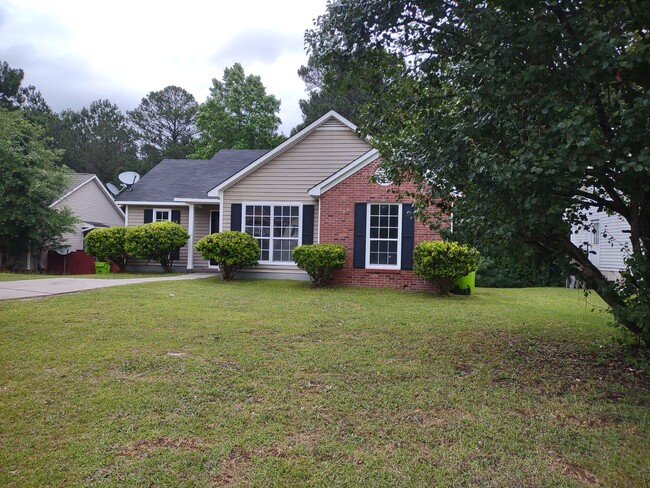 Building Photo - Charming Three Bedroom Home Located in Nor...