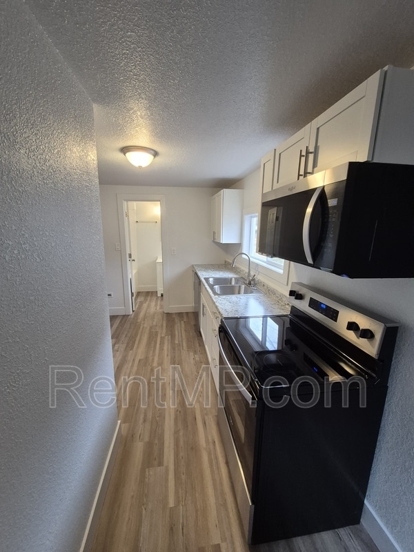 Building Photo - 1012 S Lansing St