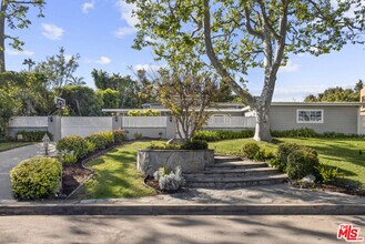 Building Photo - 1233 Corsica Dr