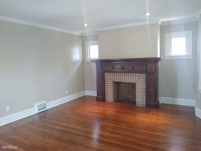 Foto del edificio - 2465 E 124th St