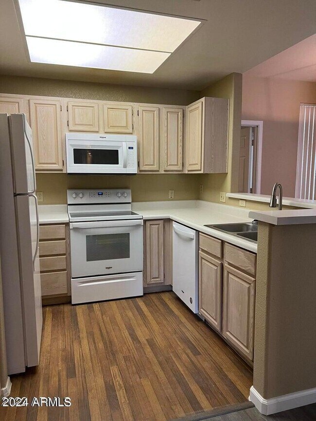 Building Photo - 11375 E Sahuaro Dr