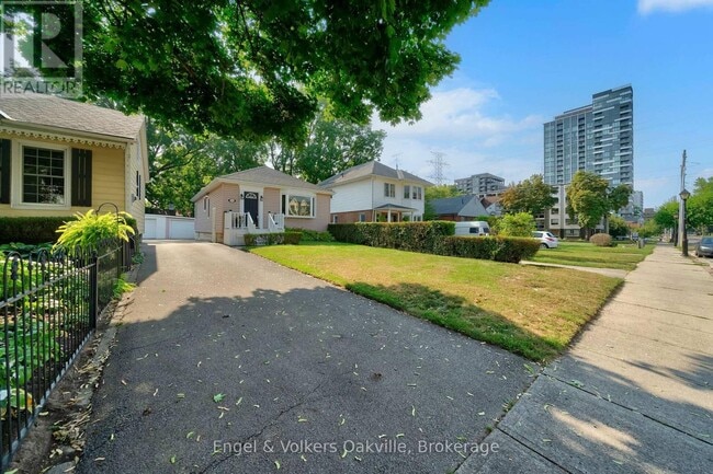 Building Photo - 1354 Ontario St