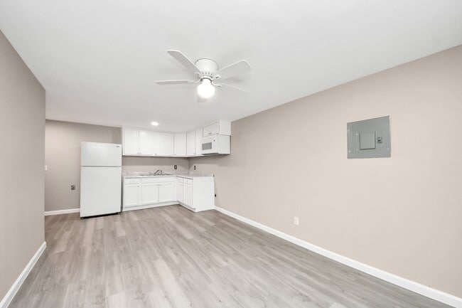 Building Photo - 17111 River Rd