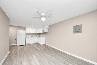 Building Photo - 17111 River Rd