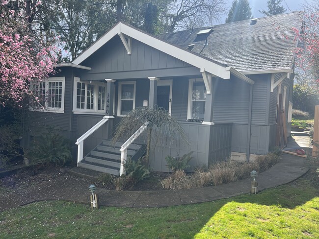 Building Photo - 3440 SW Falcon St