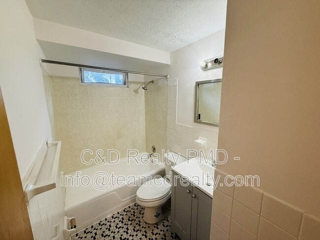 Foto del edificio - 426 E 200th St