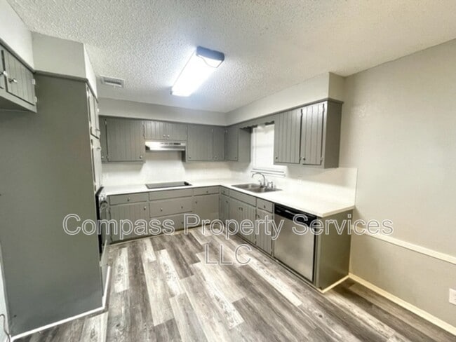 Building Photo - 120 York Dr