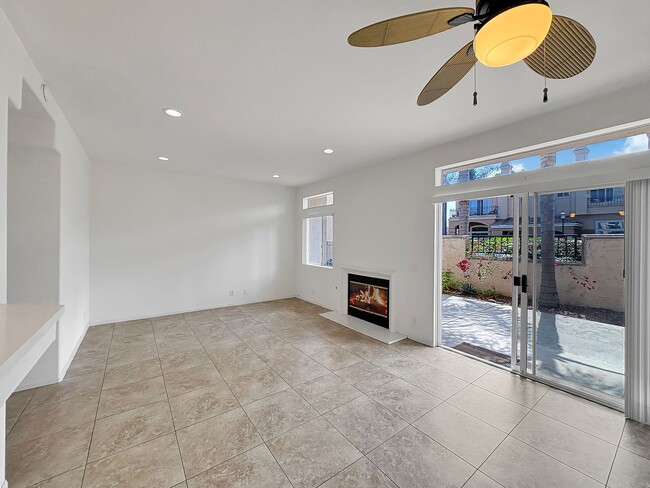 Foto del edificio - Beautiful 2B/2.5BA Two-Story Home with AC,...