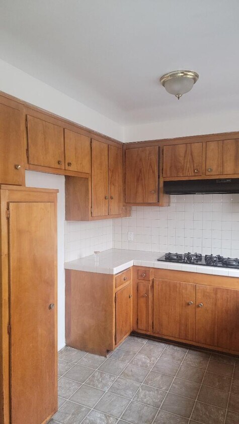 Foto del edificio - 4465 W 129th St
