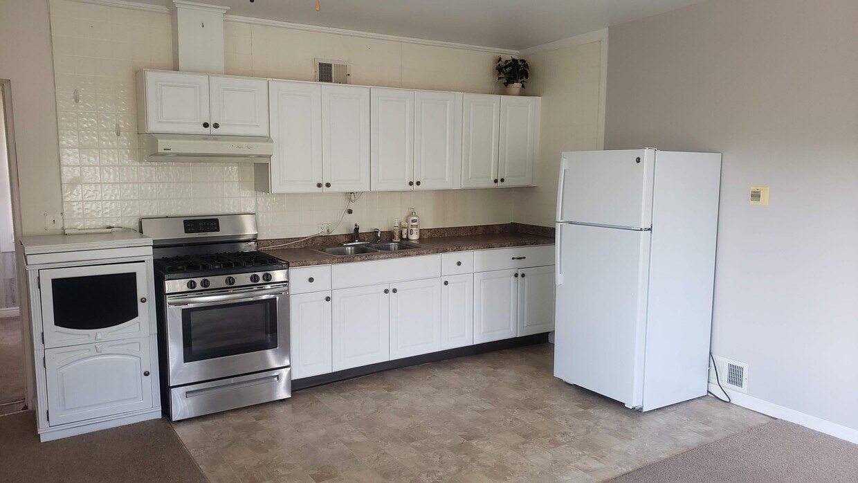 Kitchen - N7646 State Park Rd