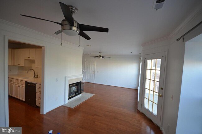 Foto del edificio - 46891 Eaton Terrace