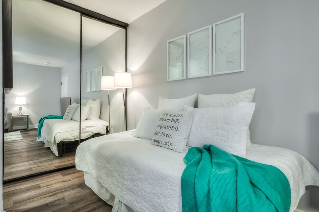 Building Photo - Beautiful New Studio Apartment Available i...