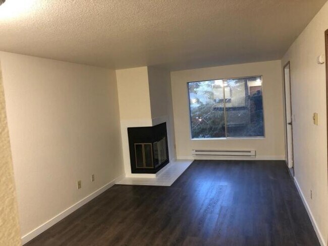 Building Photo - 1 bedroom in Seattle WA 98133