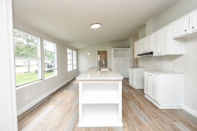 Building Photo - Double wide and magnificent Mobile Home in...