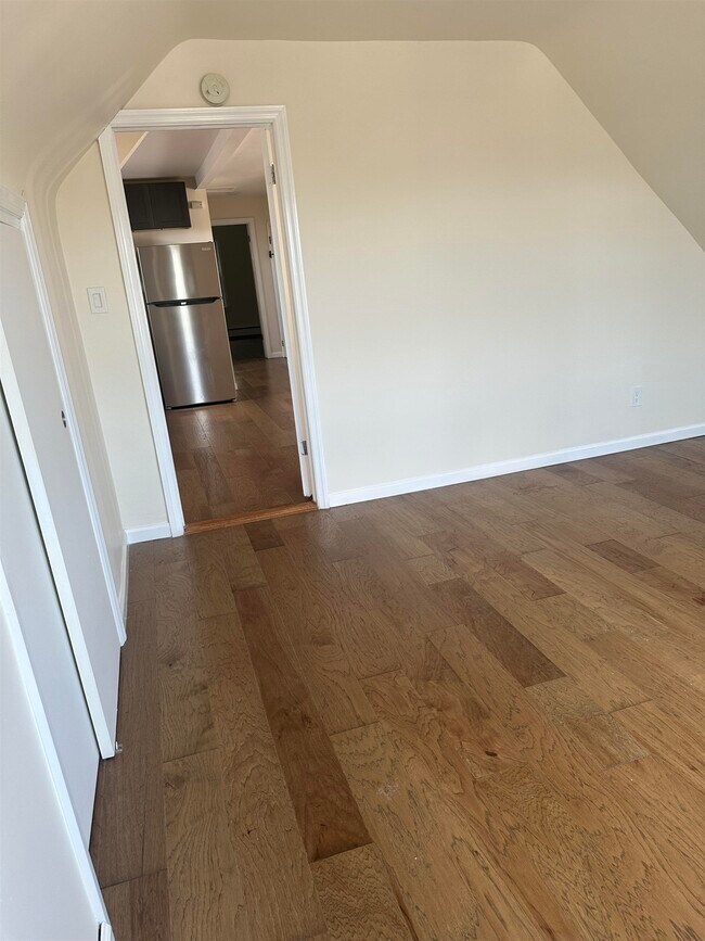 Building Photo - 661 Ave E