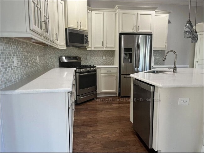 Building Photo - 128 Heartsease Ln