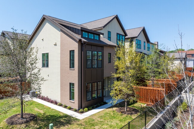 Building Photo - Rosemark Woodland Townhome Community