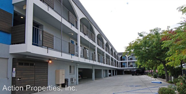 Building Photo - 695 S Center St