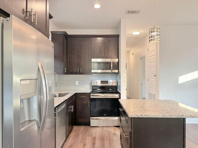 Building Photo - Modern 2-Bedroom Home