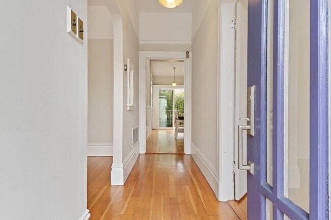 Building Photo - 2 bedroom in San Francisco CA 94110