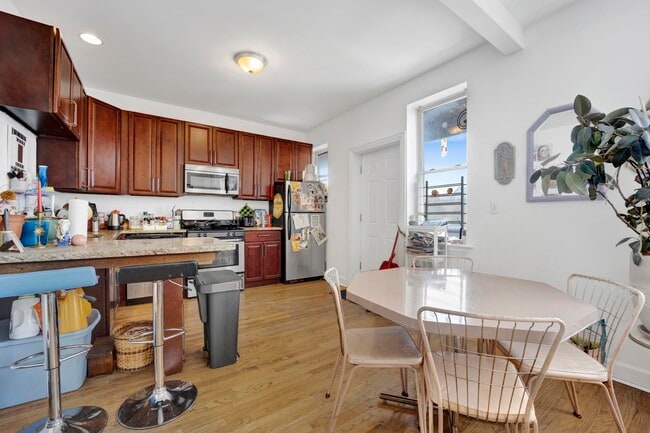 Building Photo - 3809 W Altgeld St